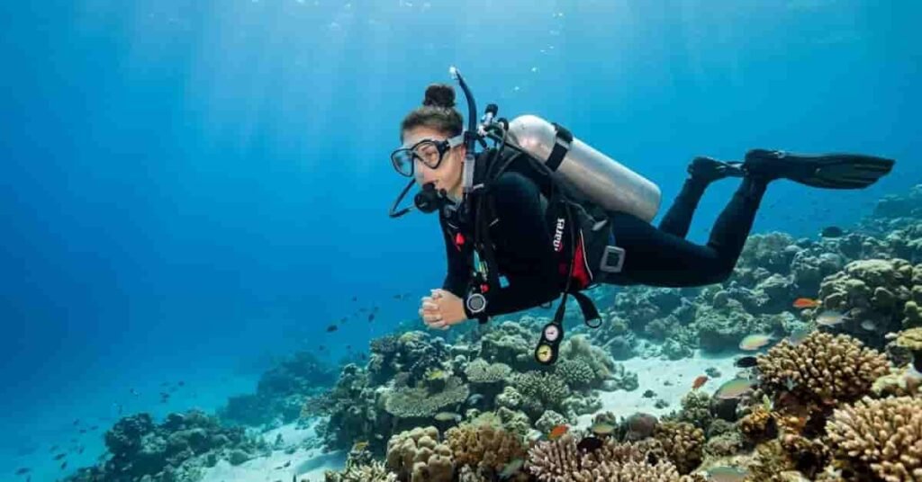 Scuba diver performing a proper buoyancy check in scuba diving with neutral trim underwater